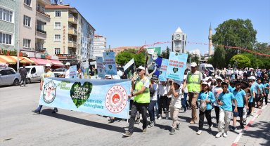 Karaman'da Çevre Haftası etkinlikleri kapsamında yürüyüş düzenlendi