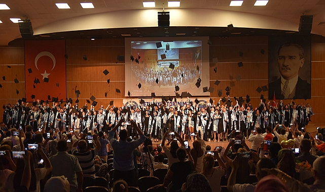 KMÜ'de Son Mezuniyet Törenleri Yapıldı