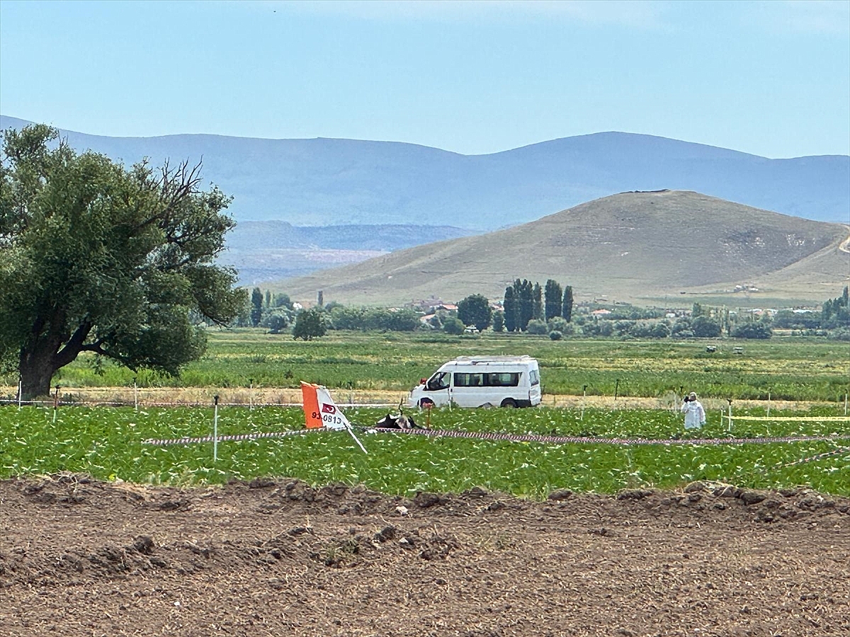 Kayseri'de kaza kırıma uğrayan eğitim uçağındaki iki pilot şehit oldu