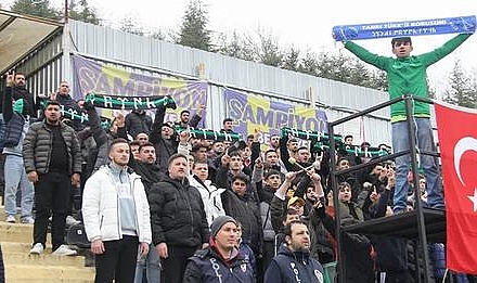 2. Lig Ekiplerinden Belediye Derincespor'da taraftar isyan bayrağını çekti
