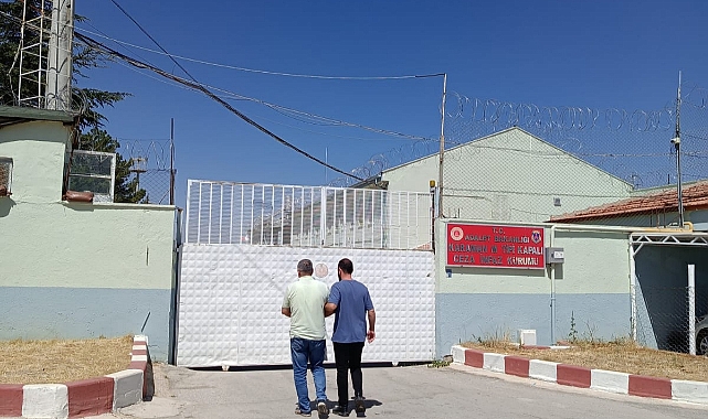Cinayet zanlısı saklandığı evde yakalandı