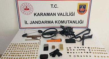 Jandarma definecilerin buldukları tarihi eserleri satamadan ele geçirdi