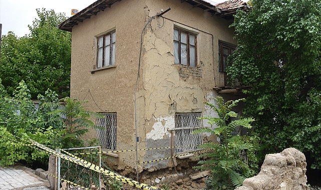 Karaman'da sel nedeniyle bir evde hasar oluştu