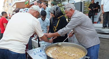 Karaman Esnaf Odaları Birliği'nden aşure ikramı
