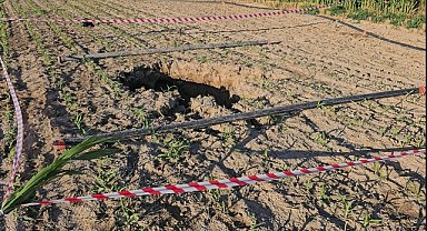 Mısır tarlasında obruk oluştu