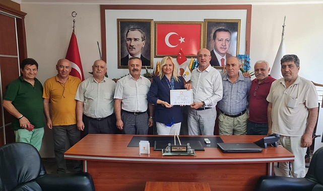 Özlem Attar mazbatasını aldı