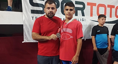 Semih Cihan Ankaralı Güreşte Türkiye ikincisi oldu