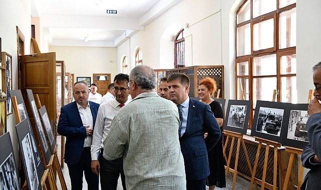Vali Sarıibrahim fotoğraf ve antika sergisini gezdi