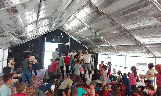 Yeşildaş, tarım işçilerinin çocuklarını çadır derslikte ziyaret etti