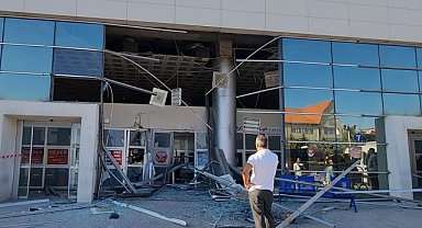 Yolcu otobüsünün otogarın cam duvarına çapması sonucu 3 kişi yaralandı