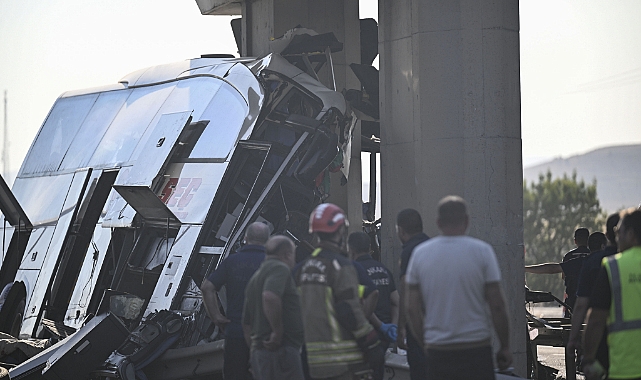 Ankara'da seyir halindeki yolcu otobüsü köprü ayağına çarptı. 9 Ölü 26 Yaralı