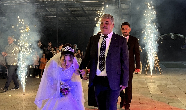 Engelli kızın gelinlik giyme hayali temsili düğünle gerçekleşti