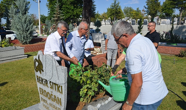 Bekir Sıtkı Erdoğan'ın vefatının 10. yılında mezarı başında anma programı düzenlendi