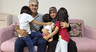 Evlerini, evlatlık edindikleri ve koruyucu aile oldukları 3 çocukla şenlendirdiler