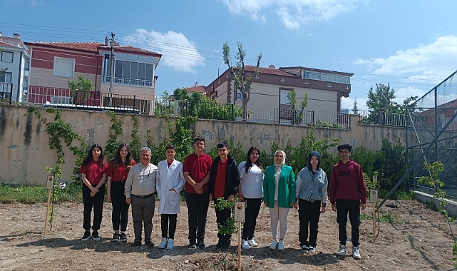 Gençlerden Çevreye Duyarlı Proje: Kompostla Hayat Bulan Bitkiler Maarifin Yüz Akı’nda