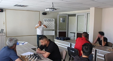 Karaman'da Hükümlülere satranç dersleri verilmeye başlandı