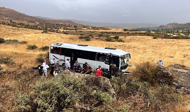 Midibüsün devrildiği kazada 16 kişi yaralandı