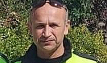 Polis memuru kalbine yenildi