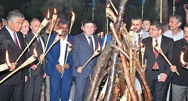 Şenlik ateşini Vali Sarıibrahim yaktı