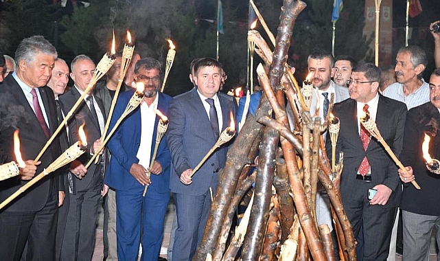 Şenlik ateşini Vali Sarıibrahim yaktı