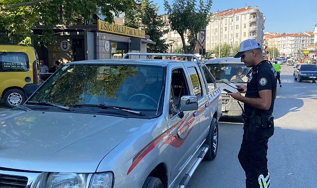 4 bin 808 kişi sorgulandı. 100 araç trafikten men edildi