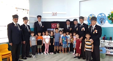 Gazilerimiz okullarda öğrencilerle buluştu