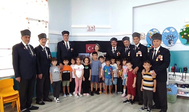 Gazilerimiz okullarda öğrencilerle buluştu