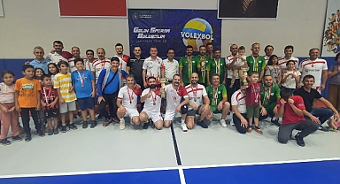 Hastane Voleybol Takımı şampiyon oldu 