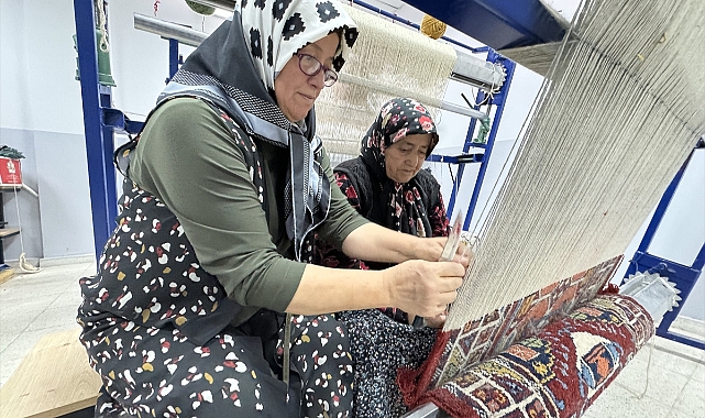 Unutulmaya yüz tutmuş Taşkale halısı için kadınlar yeniden tezgah başında
