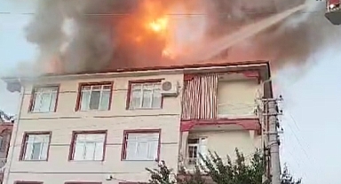 4 Katlı Apartmanın Çatısında Çıkan Yangın Korkulu Anlar Yaşattı