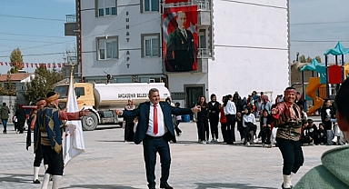 Akçaşehir Seğmenlerle Coştu! Başkan Yeşildaş da Zeybek Oynadı