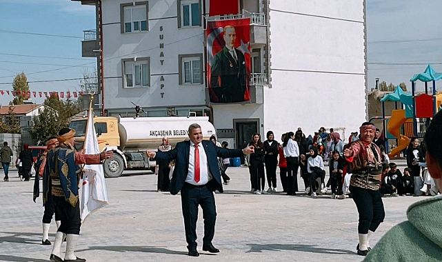 Akçaşehir Seğmenlerle Coştu! Başkan Yeşildaş da Zeybek Oynadı