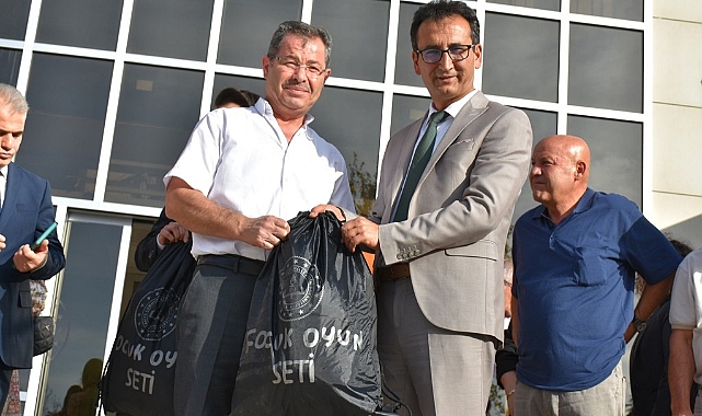 Çocuklar Hem Oynayacak Hem Öğrenecek: Karaman'da Oyun Setleri Dağıtıldı