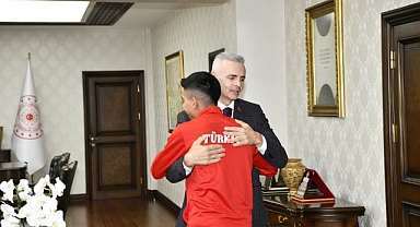 Genç Şampiyondan Vali Mehmet Fatih Çiçekli'ye Ziyaret