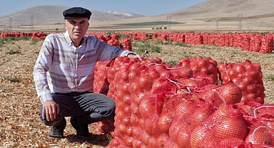 İslihisar köyünde soğan hasadı sürüyor