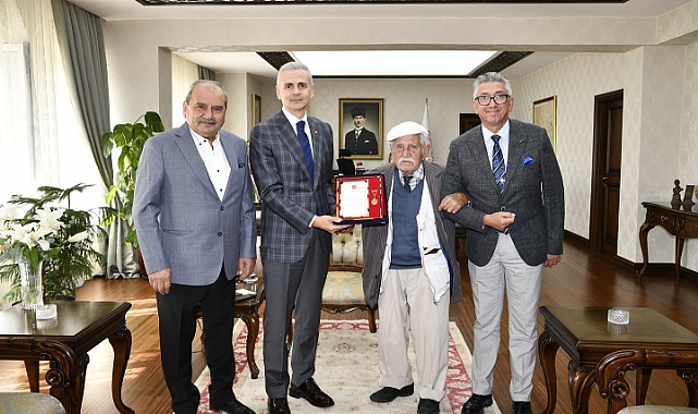 Karaman'da huzurevi sakini hayırsevere altın madalya ve beratı verildi