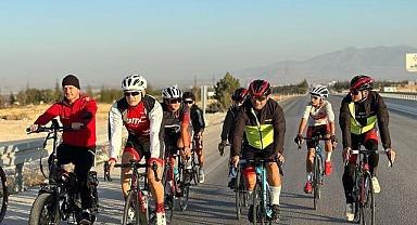 Karaman Valisi Çiçekli, Karaman Bisiklet Takımı ile Birlikte Pedal Çevirdi