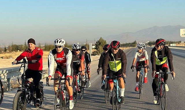 Karaman Valisi Çiçekli, Karaman Bisiklet Takımı ile Birlikte Pedal Çevirdi