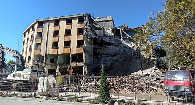Mezhepler İşhanı'nda yıkım çalışması sürüyor