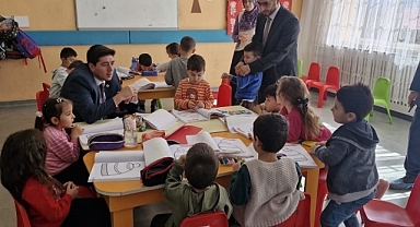 Minik öğrenciler bu kursta öğrenirken eğleniyor