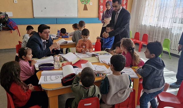Minik öğrenciler bu kursta öğrenirken eğleniyor