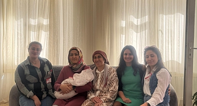 Sağlık Personeli Yeni Doğum Yapan Anneleri evlerinde ziyaret etti