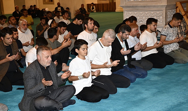 Şehitlerimiz ve mazlumlar için eller semaya yükseldi