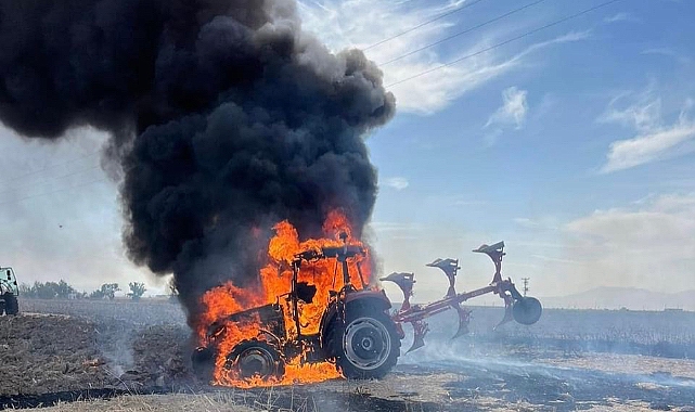 Tarla süren çiftçinin traktörü biranda alev aldı. Sürücü canını zor kurtardı