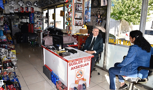 Vali Çiçekli, Kadın Esnafın Çay Davetini geri çevirmedi