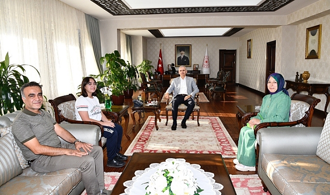 Vali Çiçekli, Geleceğin Bilgisayar Mühendisi Selen Biçer ve Ailesini Konuk Etti