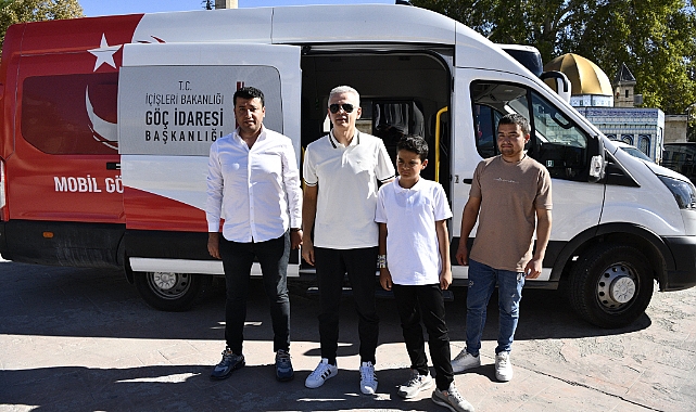 Vali Çiçekli Mobil Göç Noktasını ziyaret etti