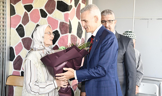 Vali Çiçekli: Onlar bizim başımızın tacı, kıymetlilerimiz