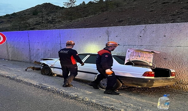 Yolcu otobüsü ile otomobilin çarpışması sonucu 5 kişi yaralandı