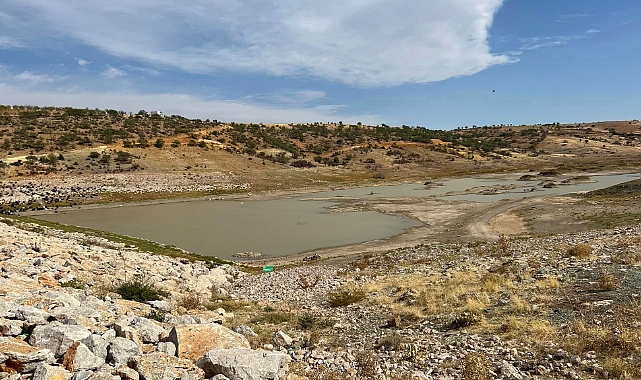 Yollarbaşı Göleti Kuruyor, Çiftçiler Endişeli